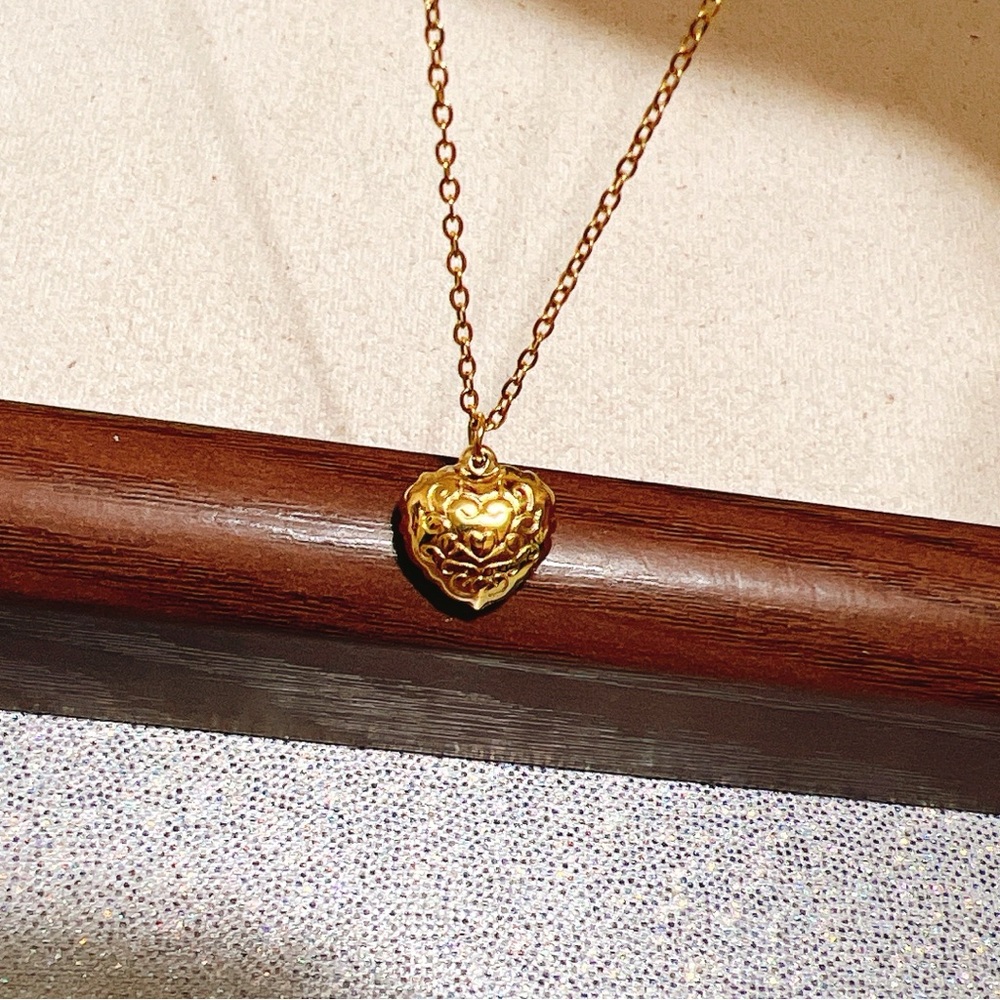 Stainless steel , real mother of pearl gold heart 💛 necklace - Picture 5 of 8